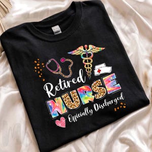 Retired Nurse Officially Discharged Shirt – Funny Multicolor Nursing Retirement Gift, Rainbow Leopard Print RN LPN CNA Nurse Tee