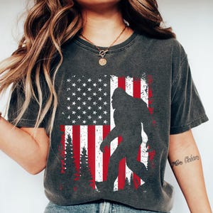 Bigfoot American Flag T-Shirt - Patriotic Sasquatch Shirt - USA Flag Bigfoot Tee - 4th of July Shirt - Bigfoot Gift - Retro American Shirt