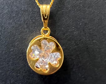 Delicata collana con fiore di diamanti, collana minimalista con fiore, piccola collana con fiore di diamanti, gioiello floreale, regalo per mamma/lei, placcata in oro 24 carati