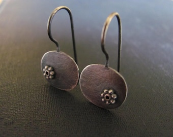 Sale. Sterling silver oxidized geometric earrings. Oval shaped earrings.  Feminine earrings. Daisy silver earrings. Metalsmith earrings.