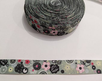 3 Yards of Ribbon - Gray with Retro Flowers 7/8 inch Wide #11283