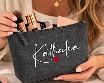 Personalized felt cosmetic bag with name and heart – makeup bag with zipper – makeup bag gift for women, girlfriend