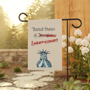 Stati Uniti d'Imbarazzo Giardino Bandiera Americana Cartello da giardino Statua della Libertà Vergogna americana Siamo grandi e anti-Donald? Fanculo Trump