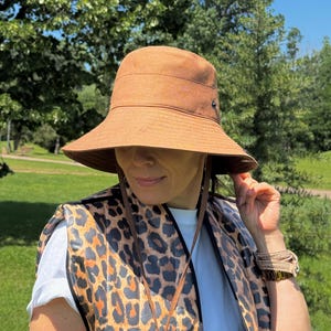 Brown Sun Hat, Women&#39;s Wide Brim Bucket Hat, Chin Strap, Adjustable Outdoor Travel Adventure Hat, Summer Garden Hat, Vacation Beach Hat