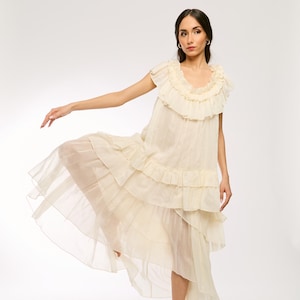 Robe à volants ivoire, maxi plusieurs niveaux, robe d&#39;invitée de mariage bohème, robe cottage, robe romantique, dos nu, robe pour séance photo, longue robe écrue