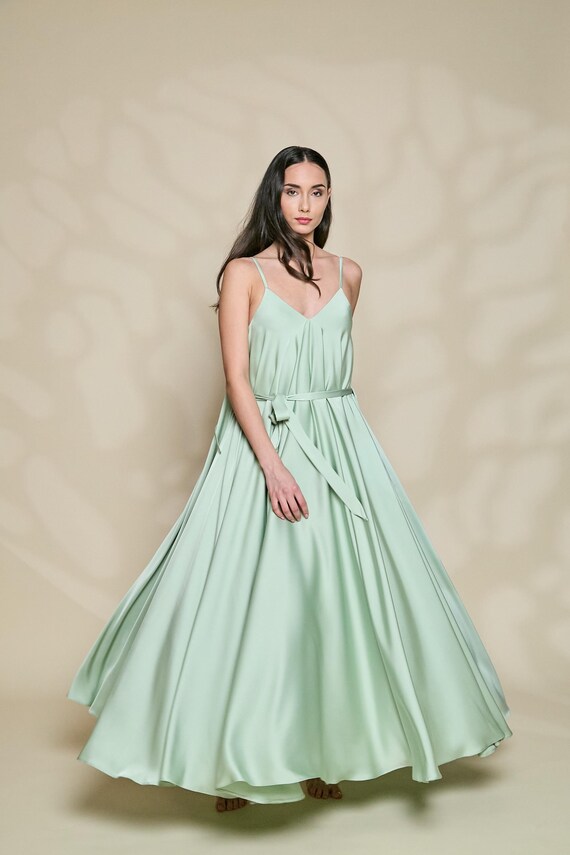 Mint Green Maxi Dress, Spring Slip Bridesmaid Dress, Flowy Spaghetti Strap V-neck Gown, Summer Wedding Guest Outfit, Open Back Prom Dress