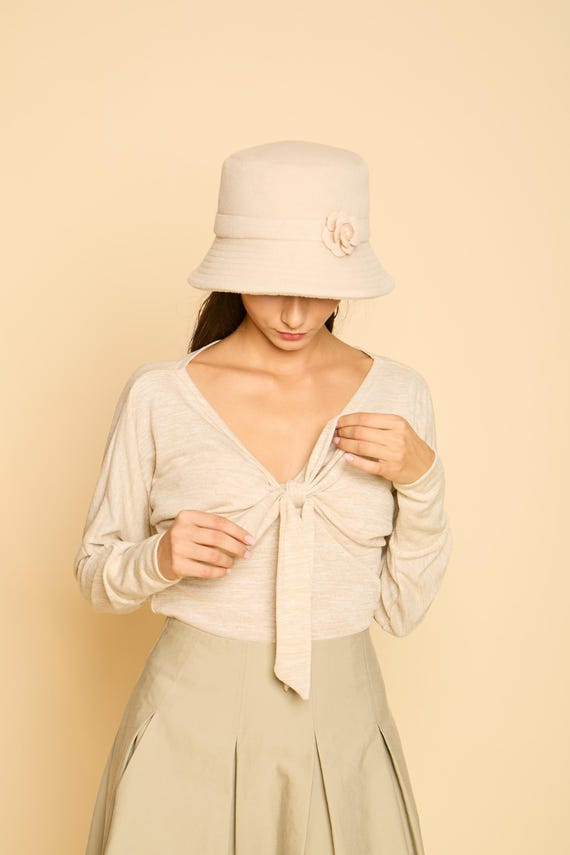 Elegant Beige Cloche Hat, Women display picture 2