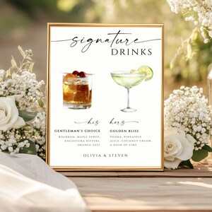Könnte beinhalten: Ein goldgerahmtes Schild mit der Aufschrift "Signature Drinks" in Schreibschrift. Es zeigt Aquarellillustrationen von zwei Cocktails, "Gentleman's Choice" und "Golden Bliss", mit ihren Zutaten. Ideal für eine Hochzeit oder Veranstaltung.