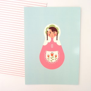 Carte postale Poupée russe, saison, matriochka, printemps, fleur, pastel, carte de vœux, naissance, illustration, fille, papeterie