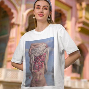 Unisex Rose Women's T-Shirt, Romantic Rose Figured T-Shirt, Elegant Rose Ladies Sweatshirts, Stylish Floral Women's Graphic T-Shirt