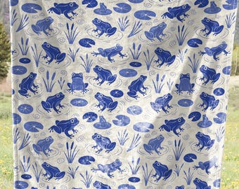 Frog Pattern Velveteen Plush Blanket Pond Lily Nature Inspired Cozy Throw for Reading Nooks Cottagecore Home Decor