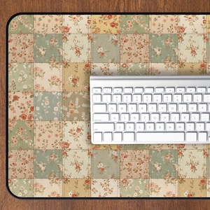Vintage Floral Patchwork Desk Mat Cottagecore Mouse Pad Large Floral Desk Pad Aesthetic Quilted Pattern Keyboard Mat Cozy Cottage Desk Decor