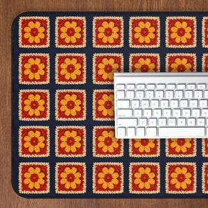 Tappetino da scrivania retrò con motivo floreale all'uncinetto, tappetino per mouse con motivo a piastrelle floreali vintage, decorazione per scrivania in stile cottagecore, tappetino da scrivania per ufficio in stile Grandma Square.