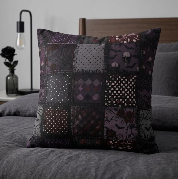 Dunkler Patchwork-Muster-Kissenbezug Gothik-Kissenbezug Stimmungsvoller Vintage-Quilt-Stil Schwarze Pflaumenästhetik Wohnkultur