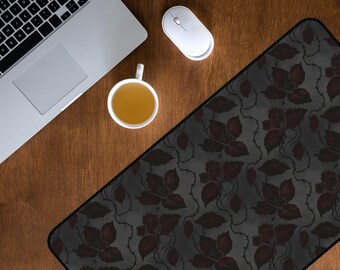Alfombrilla de escritorio gótica oscura con estampado floral y rosas negras. Alfombrilla de ratón con diseño de enredadera. Decoración de escritorio con estética gótica. Alfombrilla de trabajo antideslizante de neopreno.