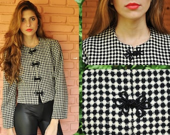 Chaqueta corta vintage de los años 60 con estampado de pata de gallo — Negro Marfil — Lana bouclé — Forro de satén — Hombreras — Bolero Mod