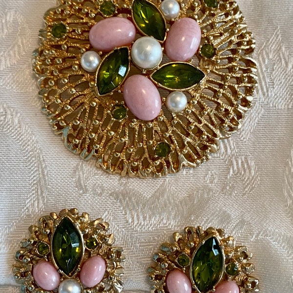 Vintage Sarah Coventry large brooch & clip on earrings set, gold tone, pink/green/white settings