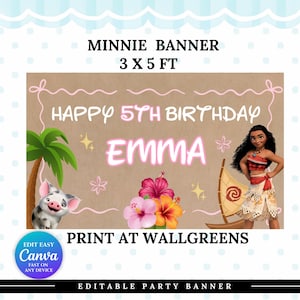 Pode incluir: Uma faixa de festa retangular de 3 x 5 pés com fundo bege. Apresenta o texto "HAPPY 5TH BIRTHDAY EMMA" em rosa e branco, um porco de desenho animado, uma personagem, uma palmeira, um veleiro e flores de hibisco coloridas.