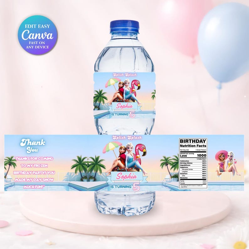 Puede incluir: Una botella de agua de pl&aacute;stico transparente con una etiqueta personalizada que muestra dos personajes animados junto a una piscina, un flotador de flamenco rosa, palmeras y el texto "Splish Splash", "Sophia IS TURNING 5" y "BIRTHDAY Nutrition Facts".