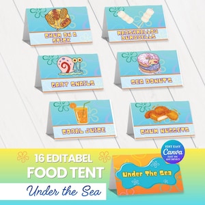 Puede incluir: Un conjunto de 16 tarjetas de carpa de comida editables con un tema azul y naranja. Cada tarjeta presenta un alimento diferente, incluyendo "Chum on a Stick", "Sea Donuts" y "Coral Juice". Las tarjetas están diseñadas con el tema "Under the Sea".