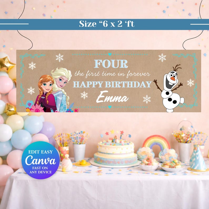 K&ouml;nnte beinhalten: Braunes Banner mit dem Text &bdquo;FOUR&ldquo;, &bdquo;the first time in forever&ldquo;, &bdquo;HAPPY BIRTHDAY Emma&ldquo; und Schneeflocken-Akzenten. Das Banner zeigt Illustrationen von Anna, Elsa und Olaf aus Frozen. Bannergr&ouml;&szlig;e: 183 x 61 cm.