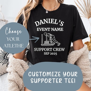 Könnte beinhalten: Ein schwarzes Kurzarm-T-Shirt mit weißem Text, der DANIEL'S EVENT NAME SUPPORT CREW SEP 2025 lautet. Das Design enthält eine weiße Strichgrafik eines Athleten, der einen Gewichtsschlitten schiebt. Das T-Shirt hat einen Rundhalsausschnitt und eine Standardpassform.
