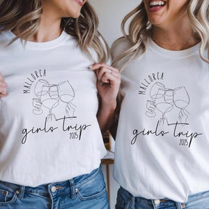 Statement Shirt, Girls Trip mit Jahreszahl und Ort, personalisierbares Shirt, Mädelstrip, Mädchenwochenende, Freundinnen Reise, Party Urlaub