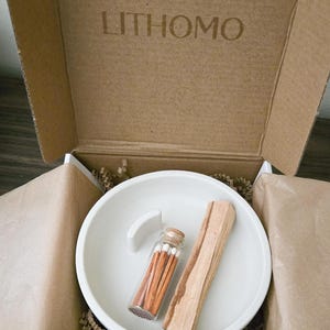 Santaro Palo Santo Holder Gift Set – Minimalist Concrete Incense Burner, Palo Santo Sticks, Ritual Gift for Meditation or Housewarming