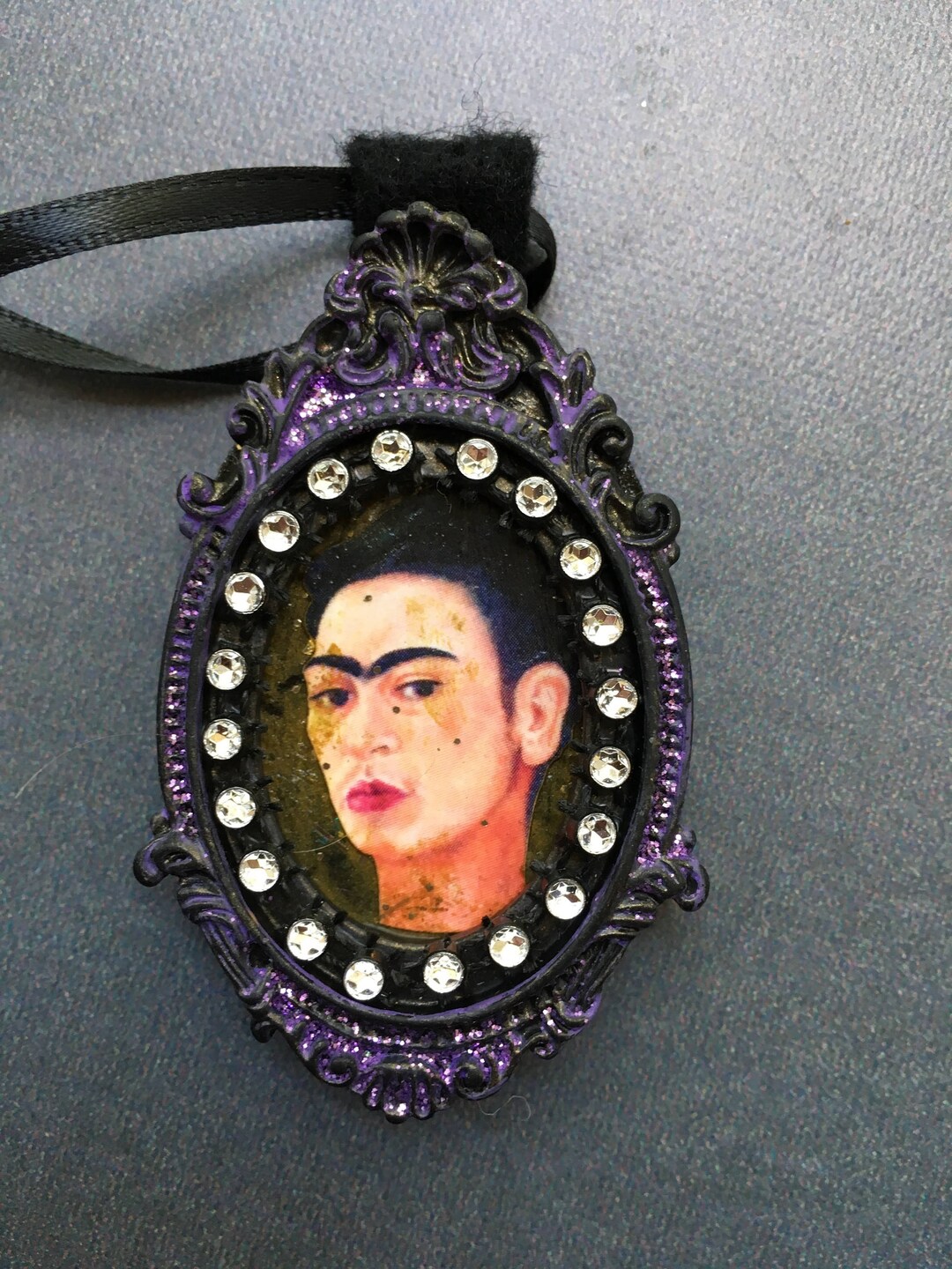 Frida Kahlo Portrait Ornament or Necklace - Etsy