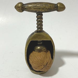 Vintage brass Nutcracker - Screw press Walnut Cracker - Rustic table Decor - mid century kitchen Tool