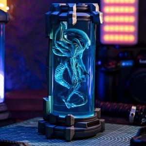 Custom Alien Creature Resin Lamp: Sci-Fi Horror Night Light