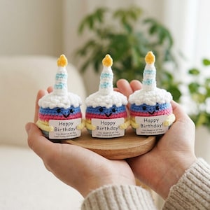 Crochet pour gâteau d'anniversaire fait main, texte personnalisé pour cadeau d'anniversaire, cadeau de baby shower, poche de câlin, soutien émotionnel, poupée au crochet, jouet au crochet