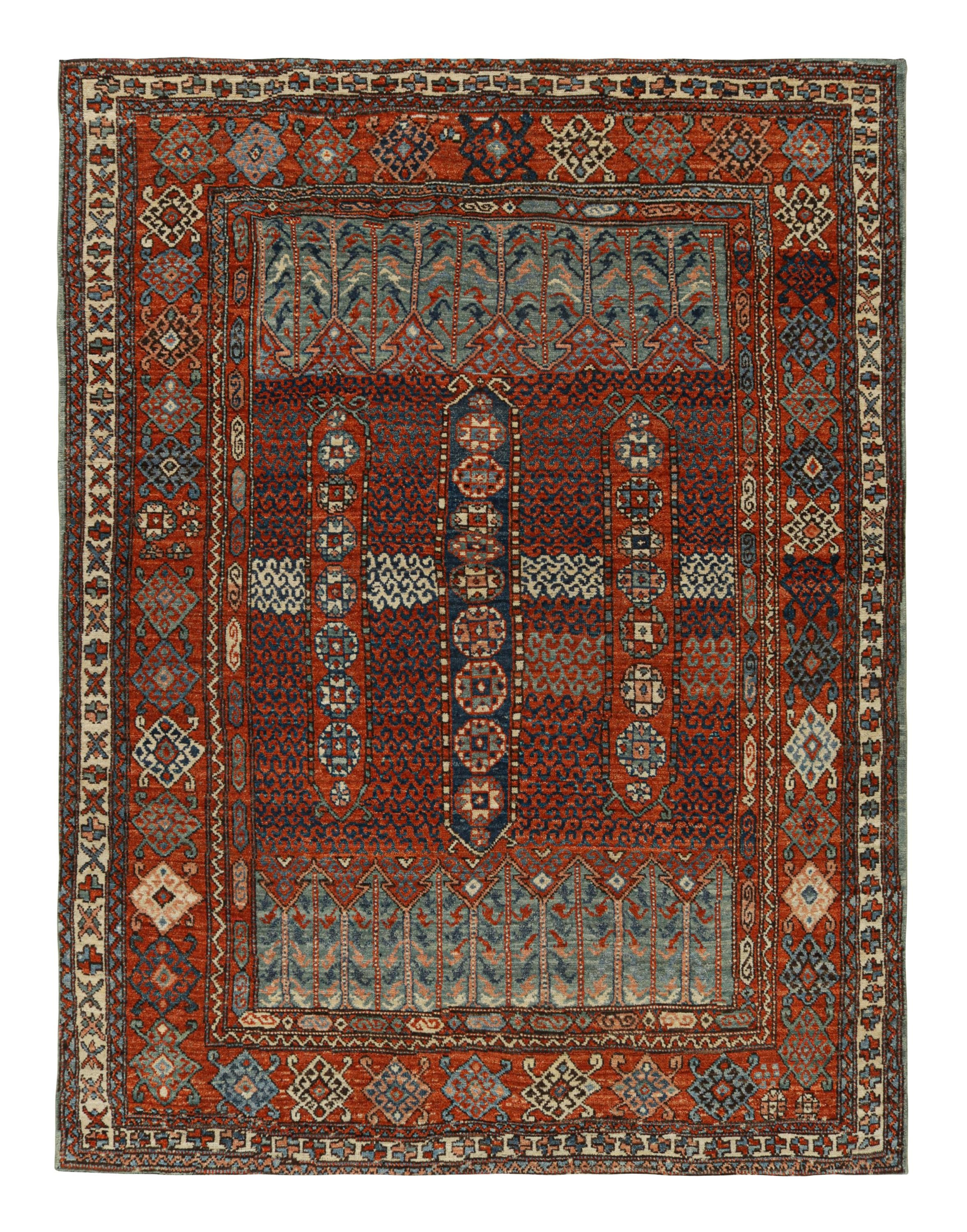 ラグ＆キリムの鮮やかな赤とカラフルな幾何学模様が特徴のトライバル