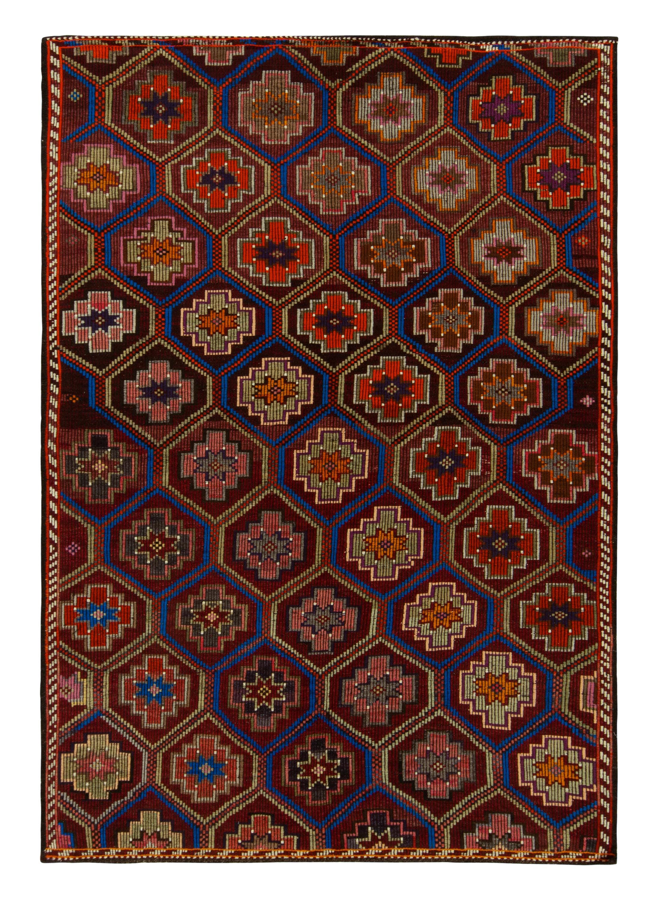 Rug & Kilimのヴィンテージキリムラグ（赤、マルチカラー、トライバル