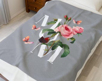 Mom Gift, Velveteen Blanket, Floral Gift for Moms, Women Present, Soft Throw, Mommy Birthday