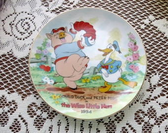 Placa de coleccionista del 50 cumpleaños del Pato Donald, Pato Donald y Peter Pig en La gallinita sabia 1934, Placa de coleccionista de Disney de 1980