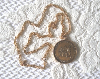 Vintage Bicentennial Commemorative Necklace with Bronze Coin Medallion, Bicentennial Bronze Coin Medallion, Free Shipping