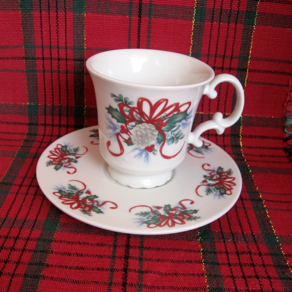 Christmas Holly and Ribbon Cup and Saucer Sets, Christmas Cups and Saucers, Holiday Season Cups and Saucers