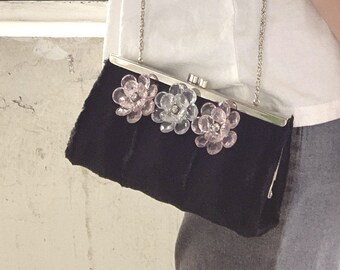 90er Jahre Vintage Deadstock Retro Schwarze Kunstpelz Blumen Clutch