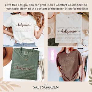 K&ouml;nnte beinhalten: Vier T-Shirts in den Farben Elfenbein, Moos und Espresso, jeweils mit dem Wort "holyween" in Schreibschrift. Die Shirts haben auch einen Textblock darunter. Das Logo von The Salt's Garden Christian Gift Store befindet sich unten.