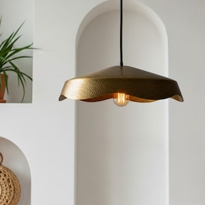 Lampe à suspension en cuivre martelé : lampe dôme marocaine patinée bleu