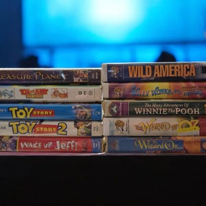 BUY 2 Get 1 FREE VHS Tapes Kids Clamshell Movies &quot;T-Z&quot;