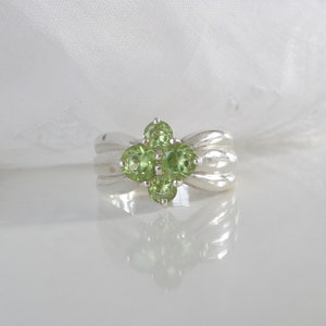 Estate Sterling Silver 925 Natural Peridot Cable Band Ring Size 7
