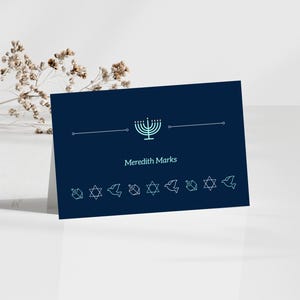 Cartão de lugar azul comemorativo de Hanukkah editável para download instantâneo