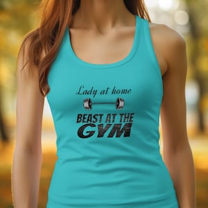 Lady at Home, Beast at the Gym Racerback-tanktop voor dames, workouttanktop dames, gymkleding, zelfverzorging, cadeau voor personal trainer
