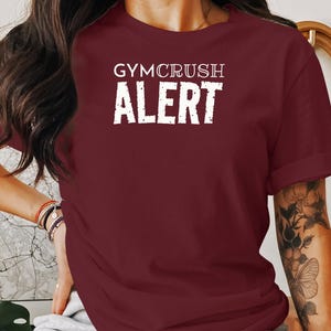 Gym CrushAlert Unisex T-Shirt - Perfekt für Workout-Enthusiasten, Gym-Liebhaber, Fitness-Motivation, Gym-Shirt mit Spruch, lustige Geschenkidee
