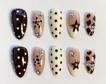 Unhas Y2K/Unhas marrons com bolinhas/Unhas postiças longas amendoadas/Unhas com estampa de leopardo e estrelas/Unhas 3D prateadas cromadas/Unhas de aniversário/Unhas personalizadas