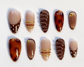 Uñas con pulseras apiladas/Uñas de otoño/Uñas de carey/Uñas postizas de carey, uñas almendradas largas/Uñas de leopardo/Uñas cromadas doradas 3D/Uñas marrones