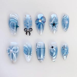 Y2K Baby Blau Press on Nägel kurze Mandel Nägel/Bow Nails/Stern Nägel/Y2K Nägel/Gyaru Nägel/Chrome Nägel/Metallic Blau Nägel/Geburtstag Nägel