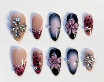 Uñas moradas/Uñas postizas largas almendradas de otoño/Uñas florales florecidas/Uñas plateadas cromadas 3D/Uñas con flores 3D/Uñas color mora/Uñas de otoño